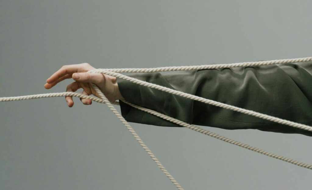 How to Break Free From A Narcissist’s Pull